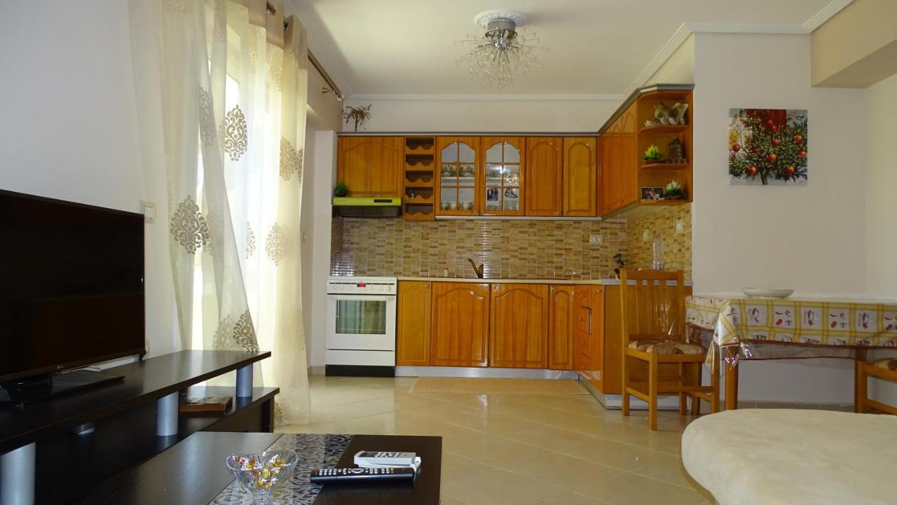 Cozy Central Apartment Ksamil Esterno foto