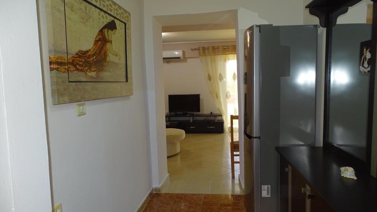 Cozy Central Apartment Ksamil Esterno foto