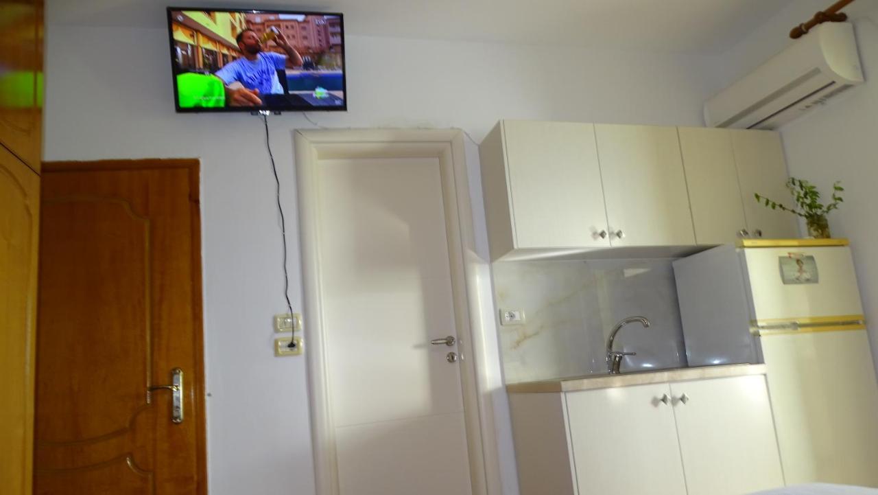Cozy Central Apartment Ksamil Esterno foto