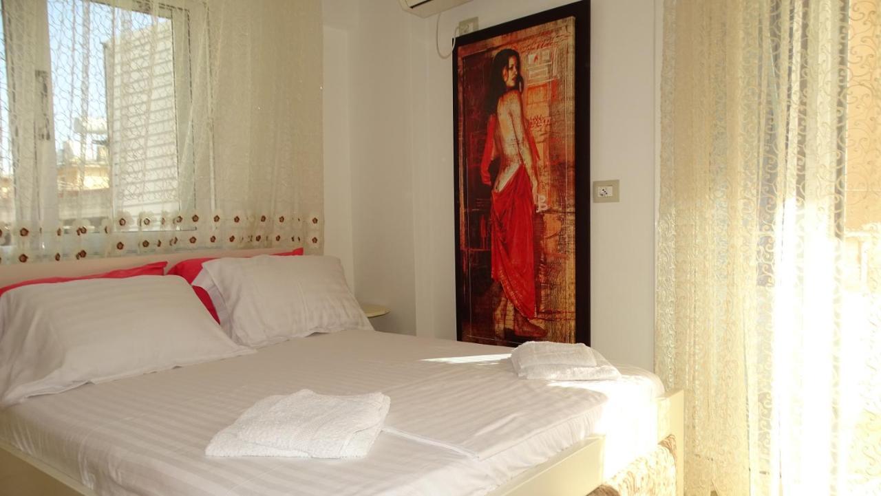 Cozy Central Apartment Ksamil Esterno foto