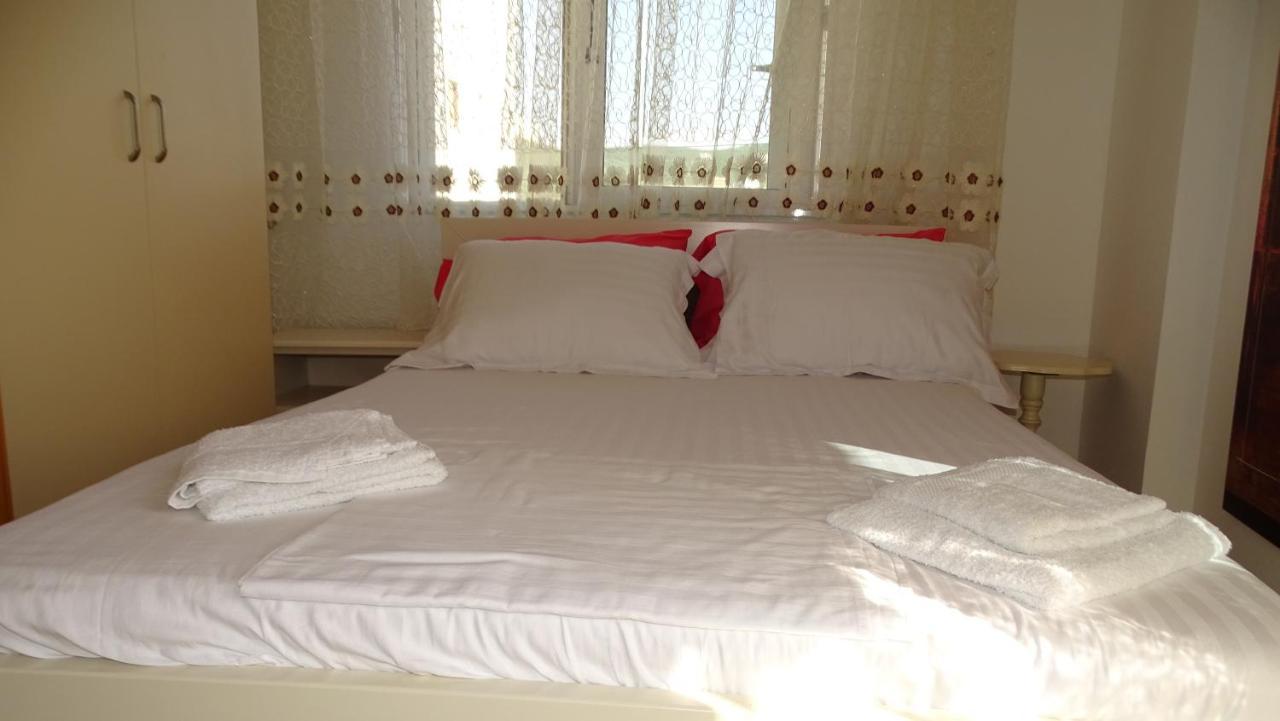 Cozy Central Apartment Ksamil Esterno foto