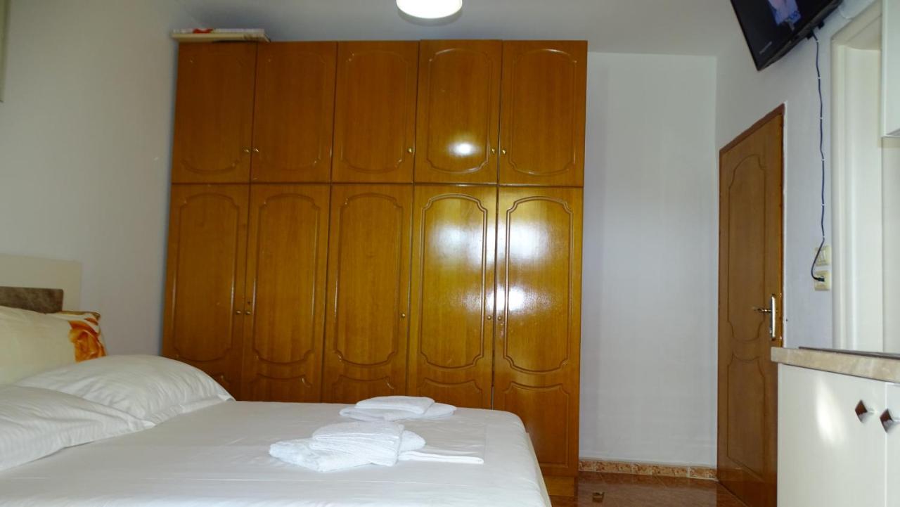 Cozy Central Apartment Ksamil Esterno foto