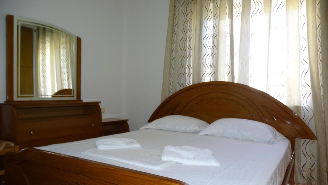 Cozy Central Apartment Ksamil Esterno foto